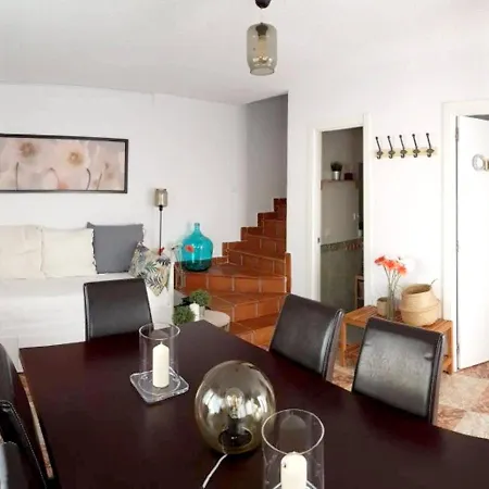 2 Bedrooms With Furnished Terrace And Wifi At La Adrada